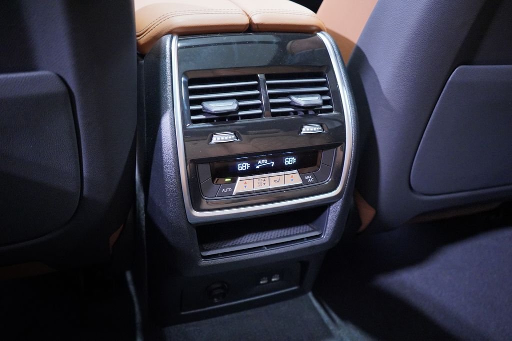 New 2027 Gray Metallic BMW xDrive40i image 19