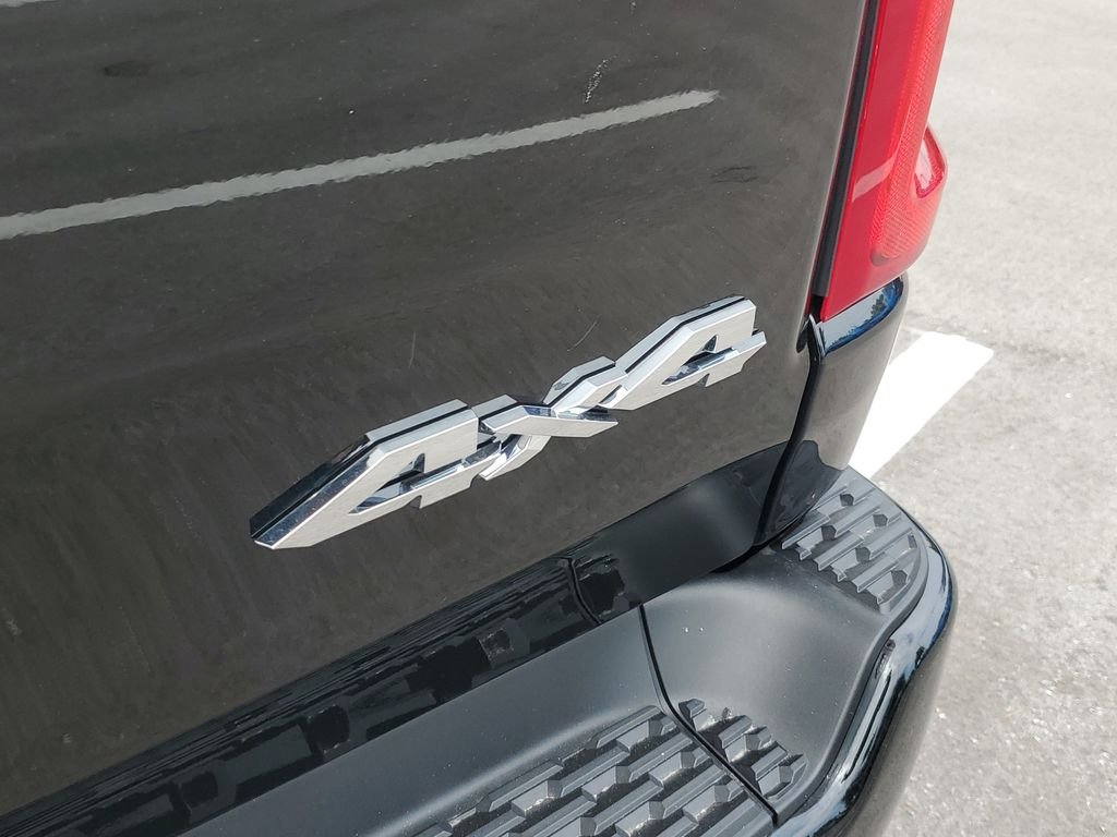 New 2026 Diamond Black Crystal Pearl-Coat Exterior Paint RAM Laramie image 7