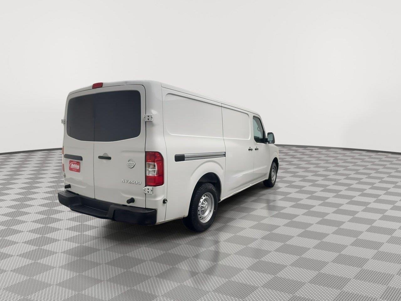 Used 2017 Glacier White Nissan S image 26