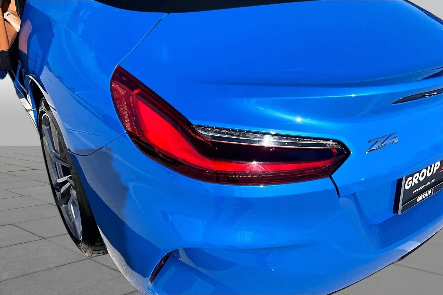 Used 2022 Misano Blue Metallic BMW sDrive30i image 23