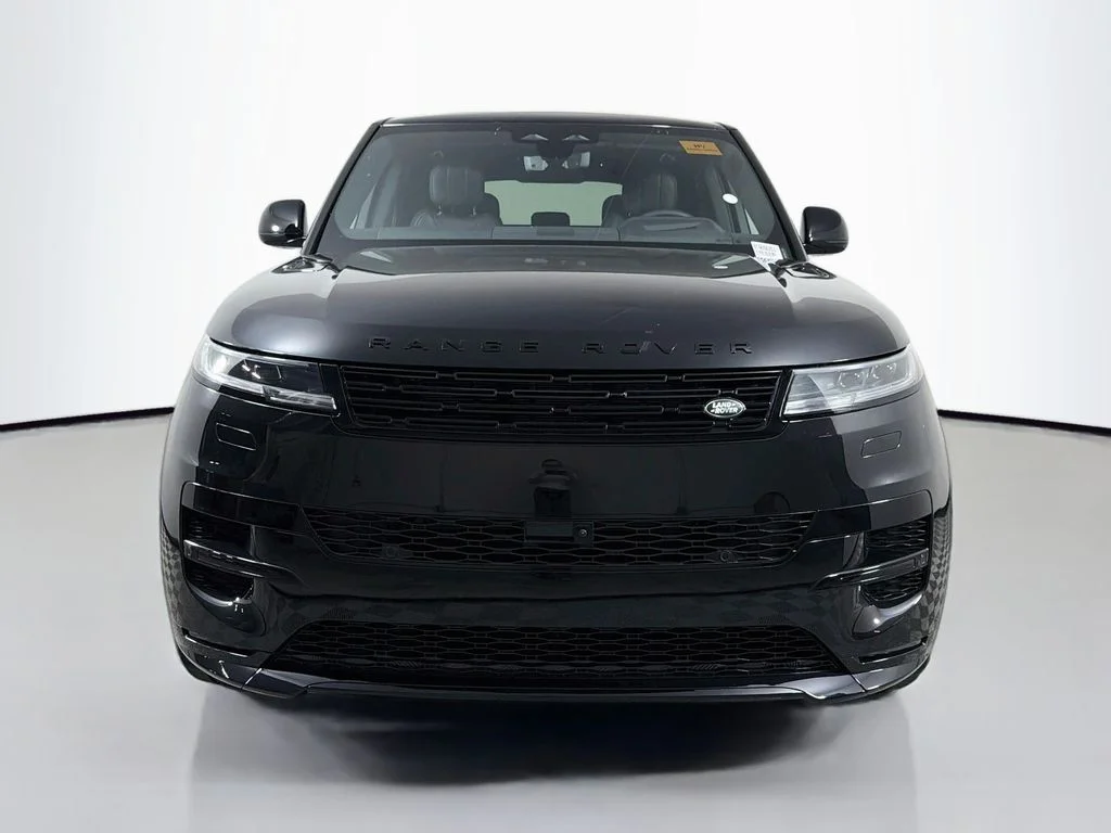 New 2026 Santorini Black Land Rover Dynamic SE image 2