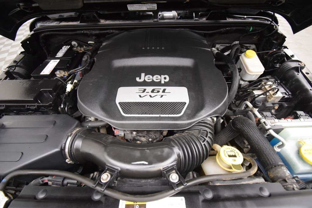 Used 2013 Black Jeep Sahara image 20