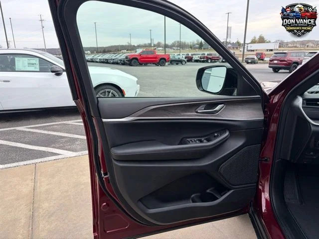 New 2026 Velvet Red Pearl-Coat Exterior Paint Jeep Altitude image 8