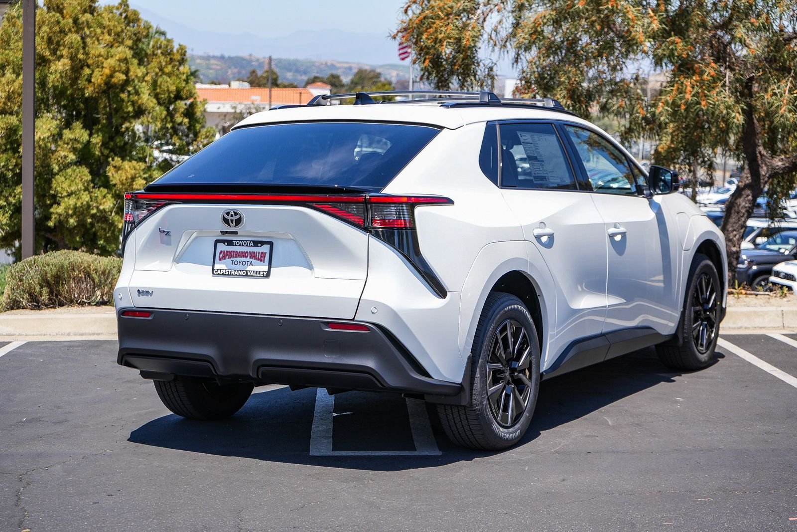 New 2026 Wind Chill Pearl <sup>1</sup> Toyota  XLE image 6