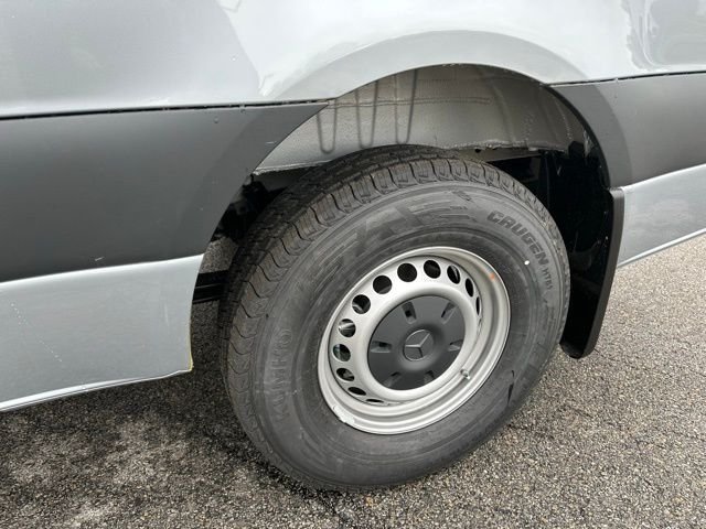 New 2026 High-tech silver metallic Mercedes-Benz Cargo 144 WB image 10