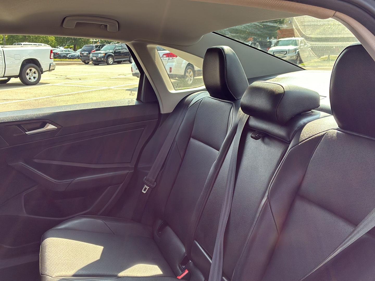 Used 2019 Platinum Gray Metallic Volkswagen SE image 29