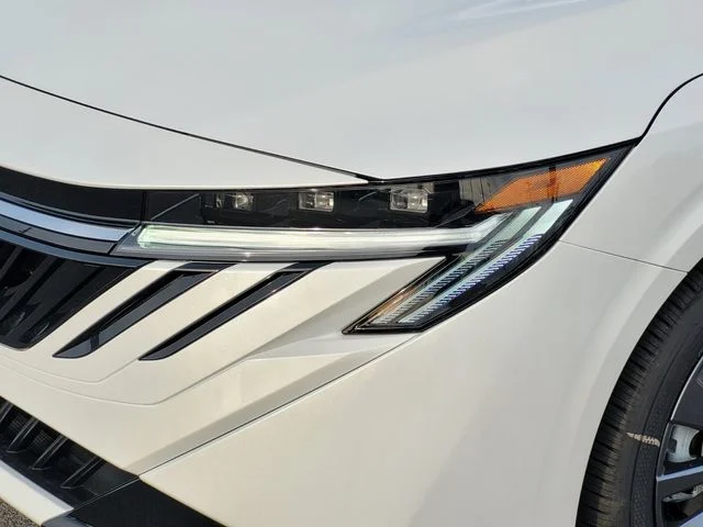 New 2026 White Nissan SL image 8