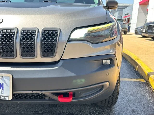 Used 2020 Beige Jeep Trailhawk image 3