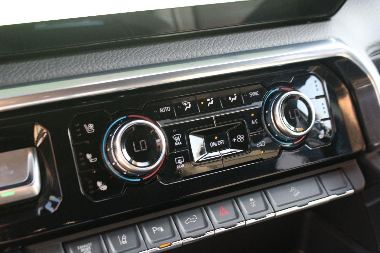Used 2025 Onyx Black GMC Denali image 23