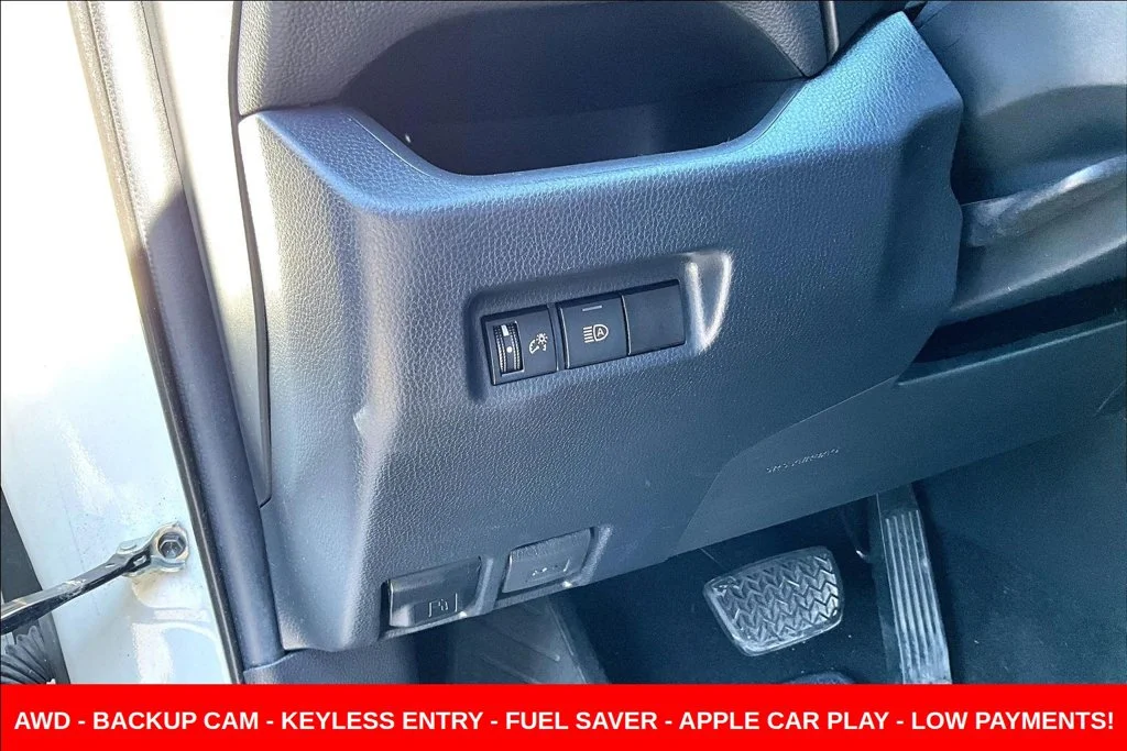 Used 2020 White Toyota XLE image 12