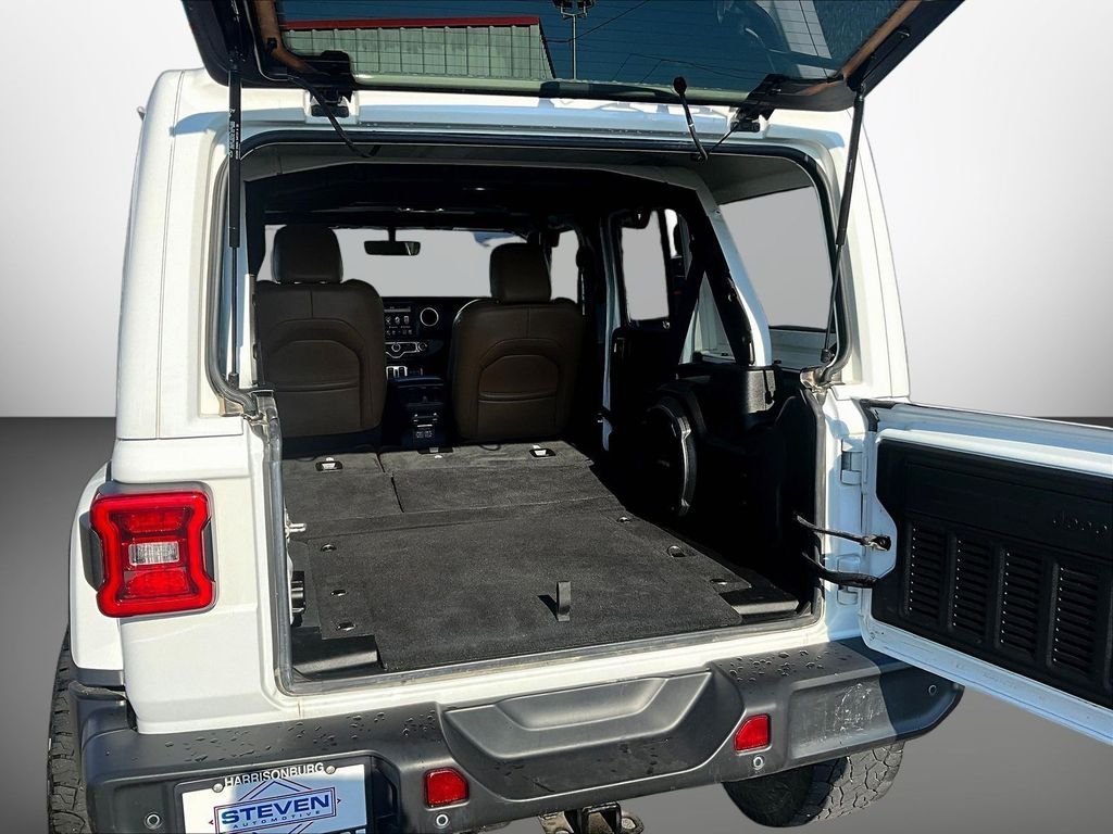 Used 2022 White Jeep Unlimited Sahara image 8