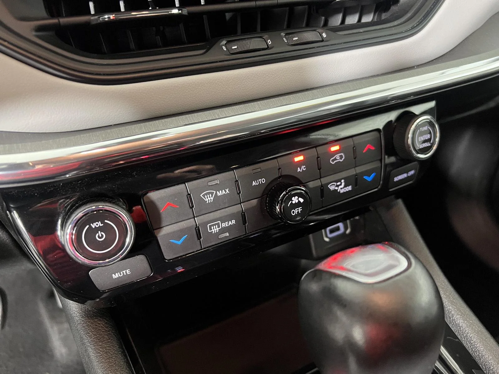 Used 2022 Gy Jeep Limited image 8