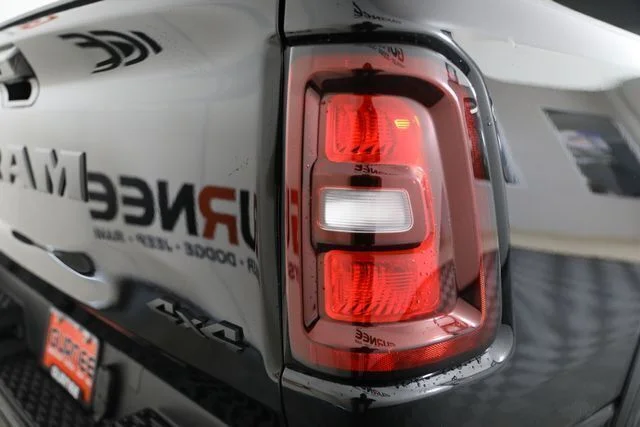 New 2026 Diamond Black Crystal Pearl-Coat Exterior Paint RAM Laramie image 36