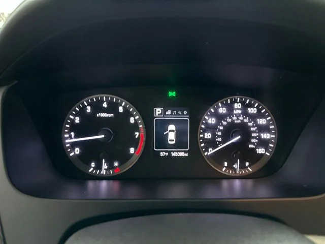 Used 2015 Silver Hyundai Sport image 13