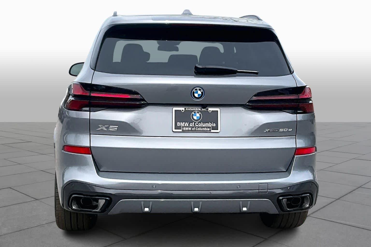 New 2026 Skyscraper Grey Metallic BMW xDrive50e image 4