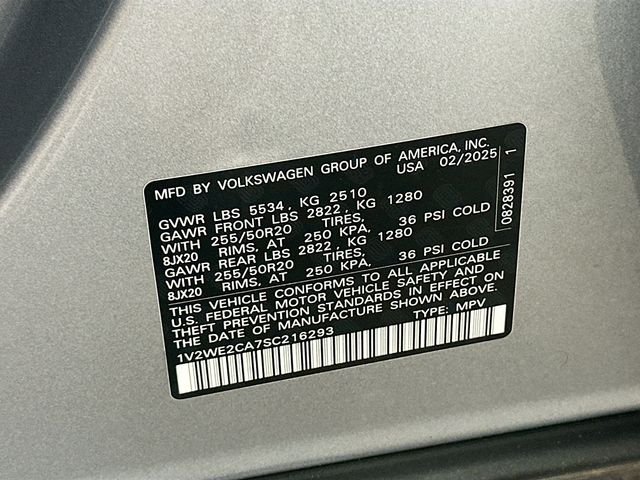 Used 2025  Volkswagen 2.0T SE w/Technology image 33