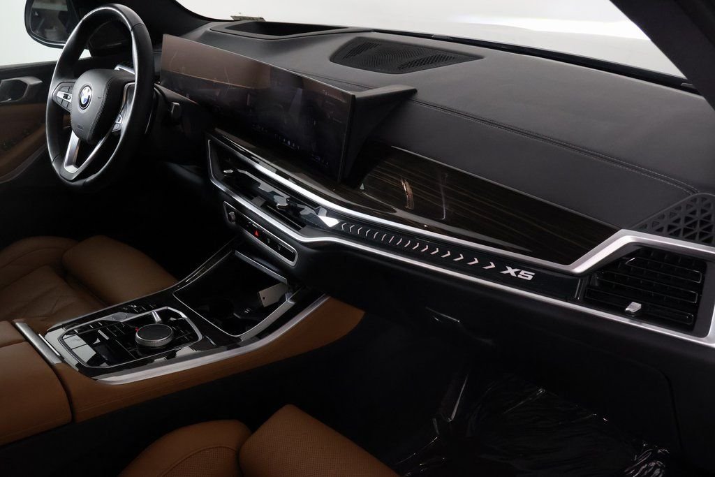 Used 2024 Skyscraper Grey Metallic BMW sDrive40i image 9
