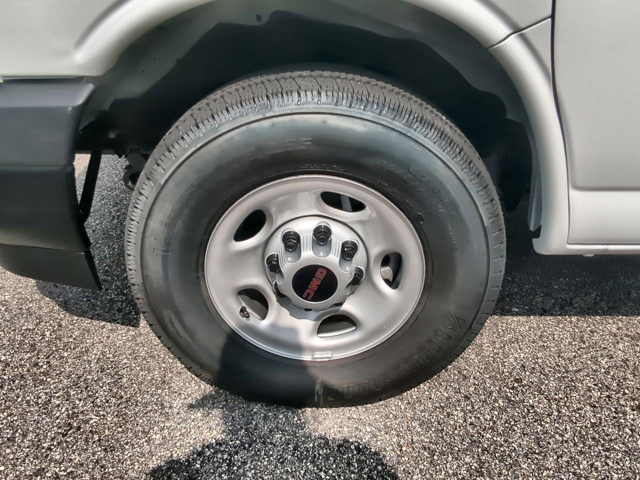 2025 GMC Savana Cargo Work Van - Photo 29