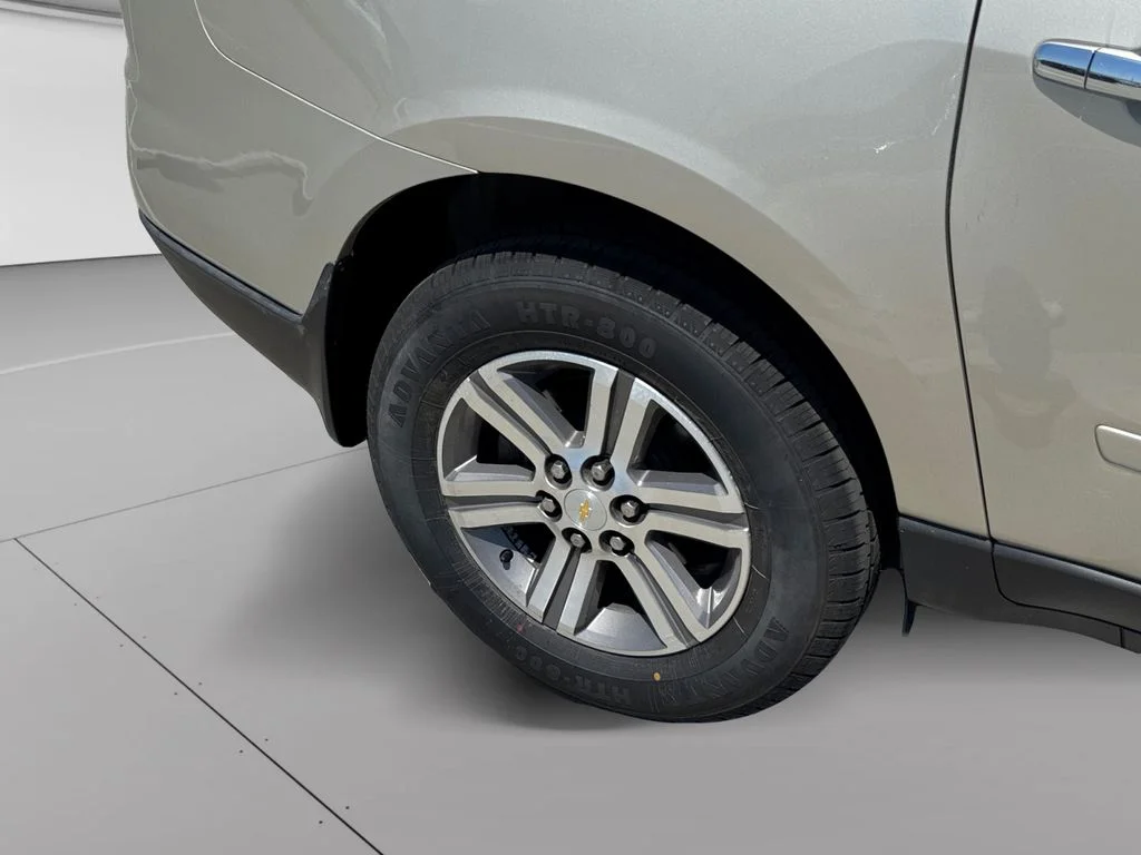 Used 2015 Gold Chevrolet 2LT image 27