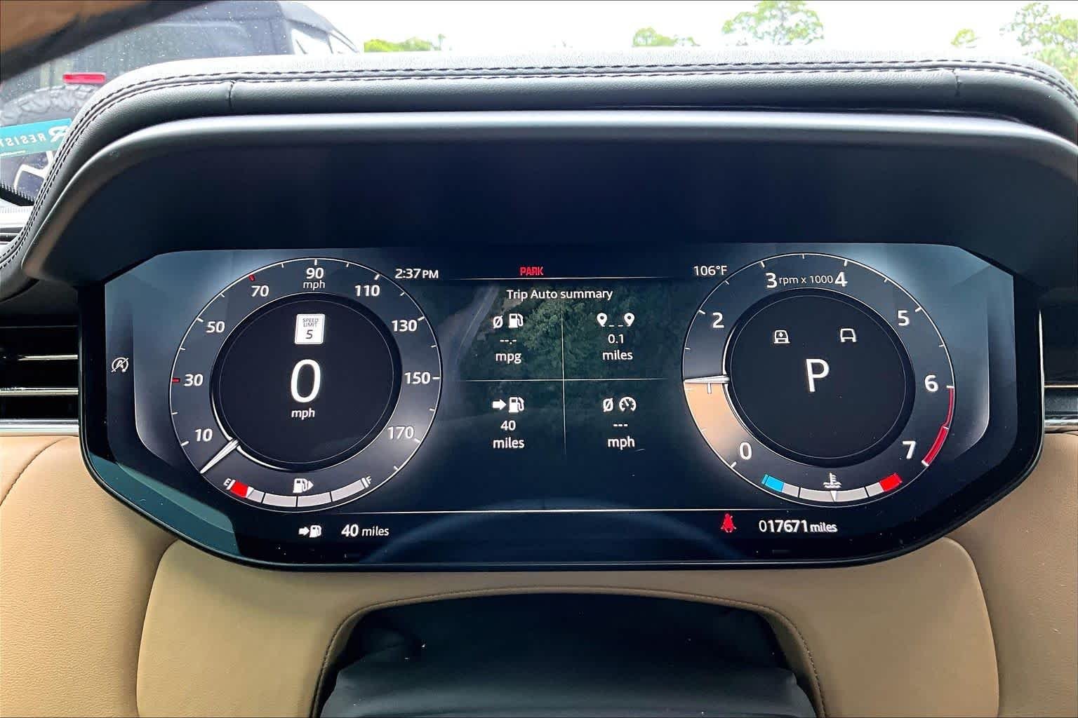 Used 2023  Land Rover SE Dynamic image 24