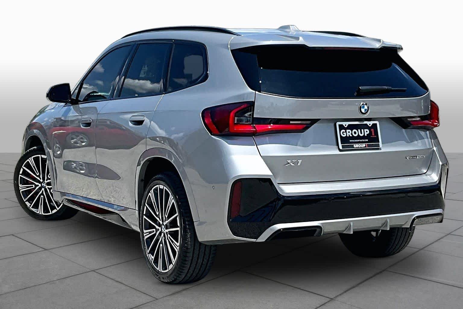 Used 2026 Space Silver Metallic BMW xDrive28i image 11