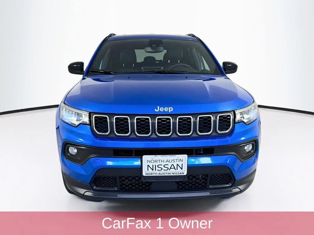 Used 2025 Blue Jeep Latitude image 2