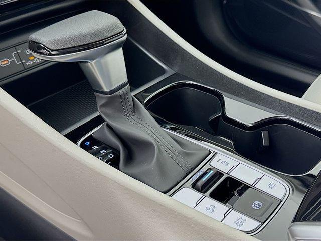 New 2026 White Hyundai SEL FWD image 25