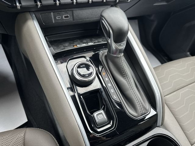 Used 2025 Blue Chevrolet ZR2 image 23
