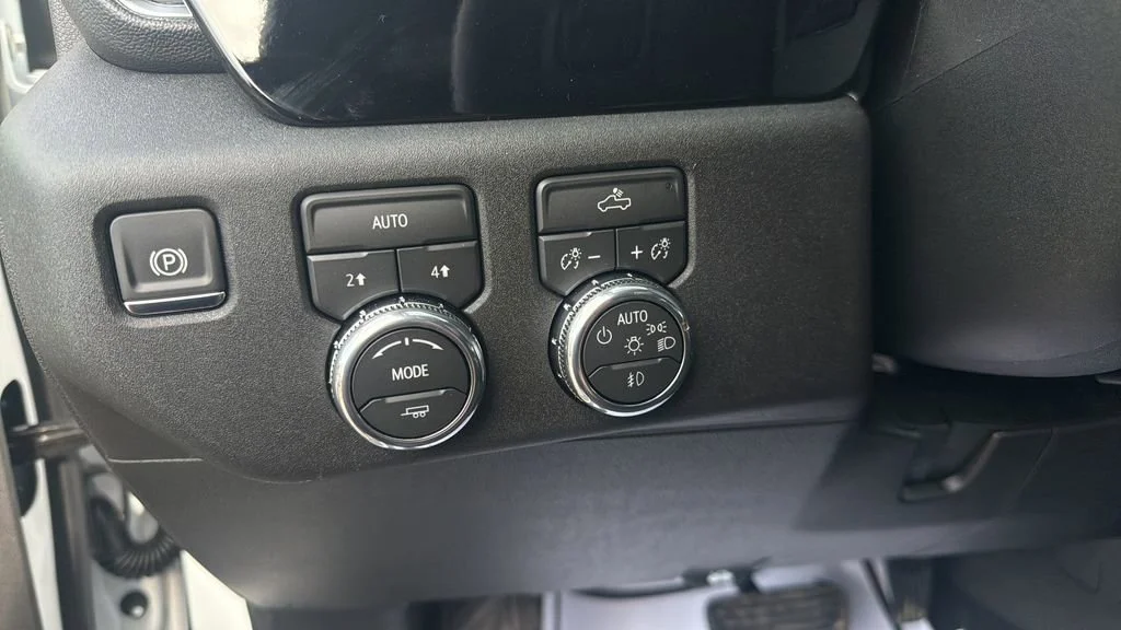 New 2026 Summit White GMC Elevation image 35