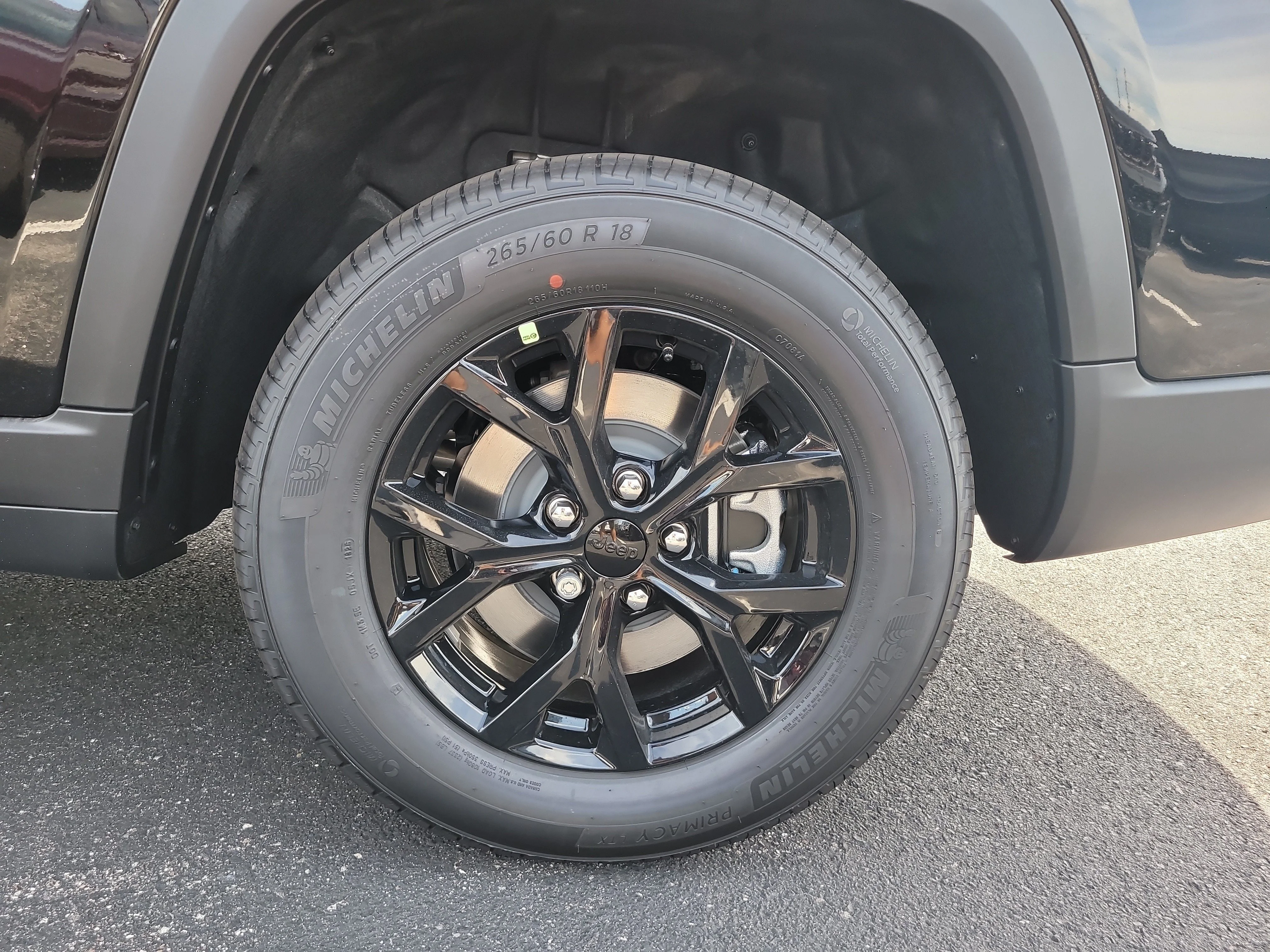 New 2026 Diamond Black Crystal Pearlcoat Jeep Laredo Altitude image 9