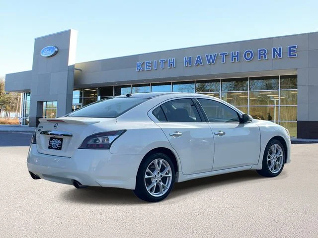 Used 2013 Pearl White Nissan 3.5 SV image 6