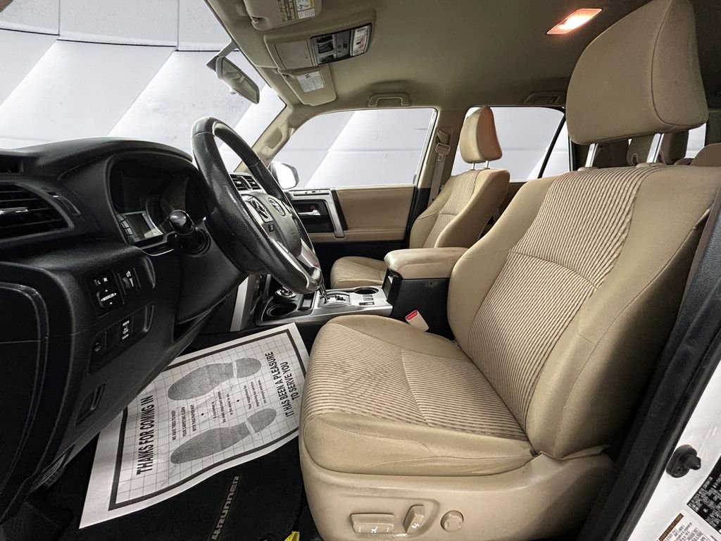 Used 2014 White Toyota SR5 image 7