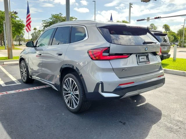 Used 2025 Silver BMW xDrive28i image 6