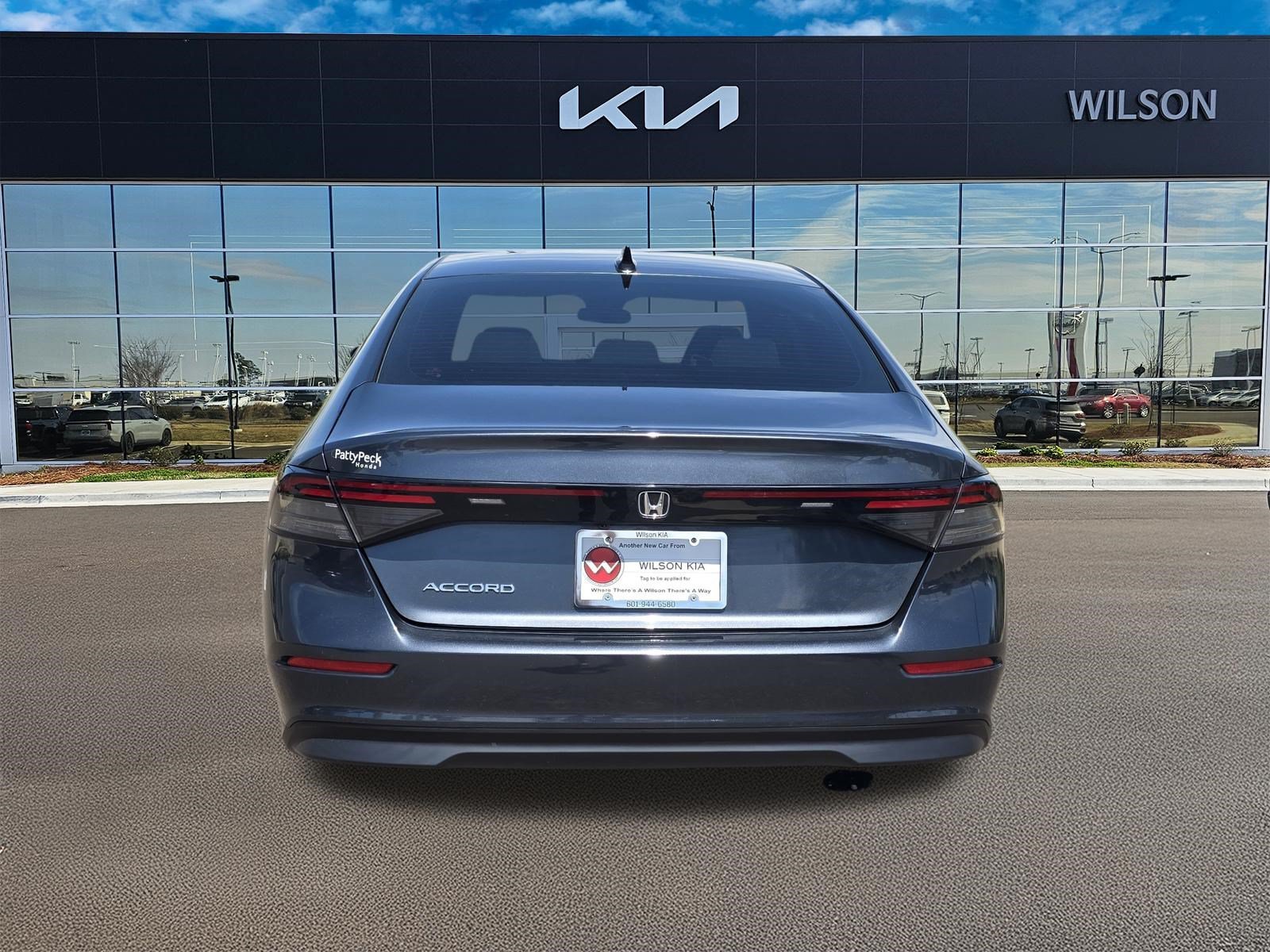 Used 2025 Urban Gray Pearl Honda SE image 6