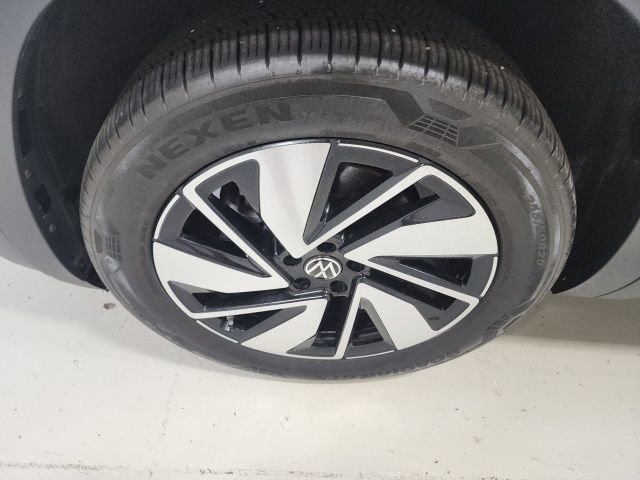 Used 2024 Platinum Gray Metallic Volkswagen 2.0T SE w/Technology image 40