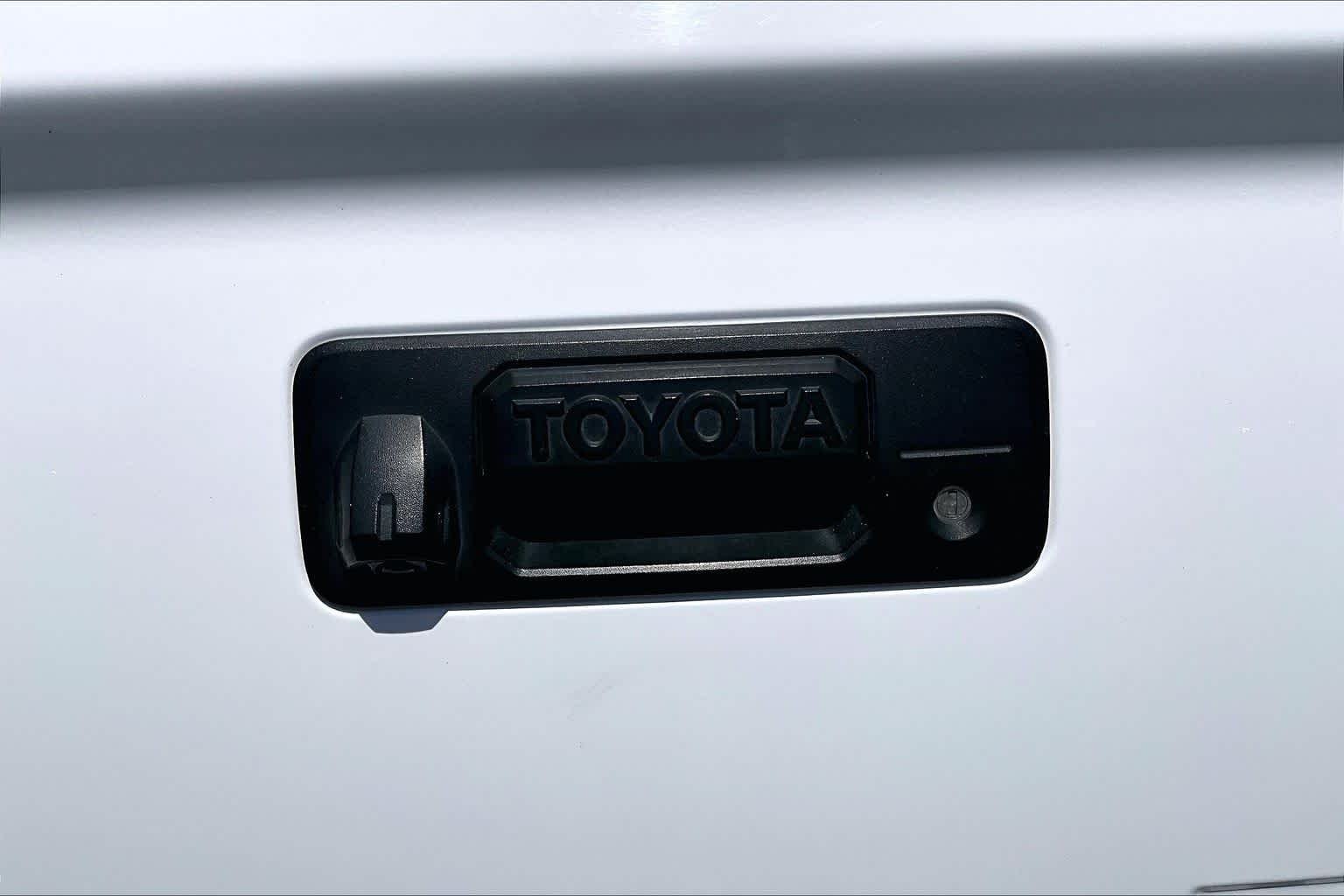 Used 2018 Super White Toyota SR image 30