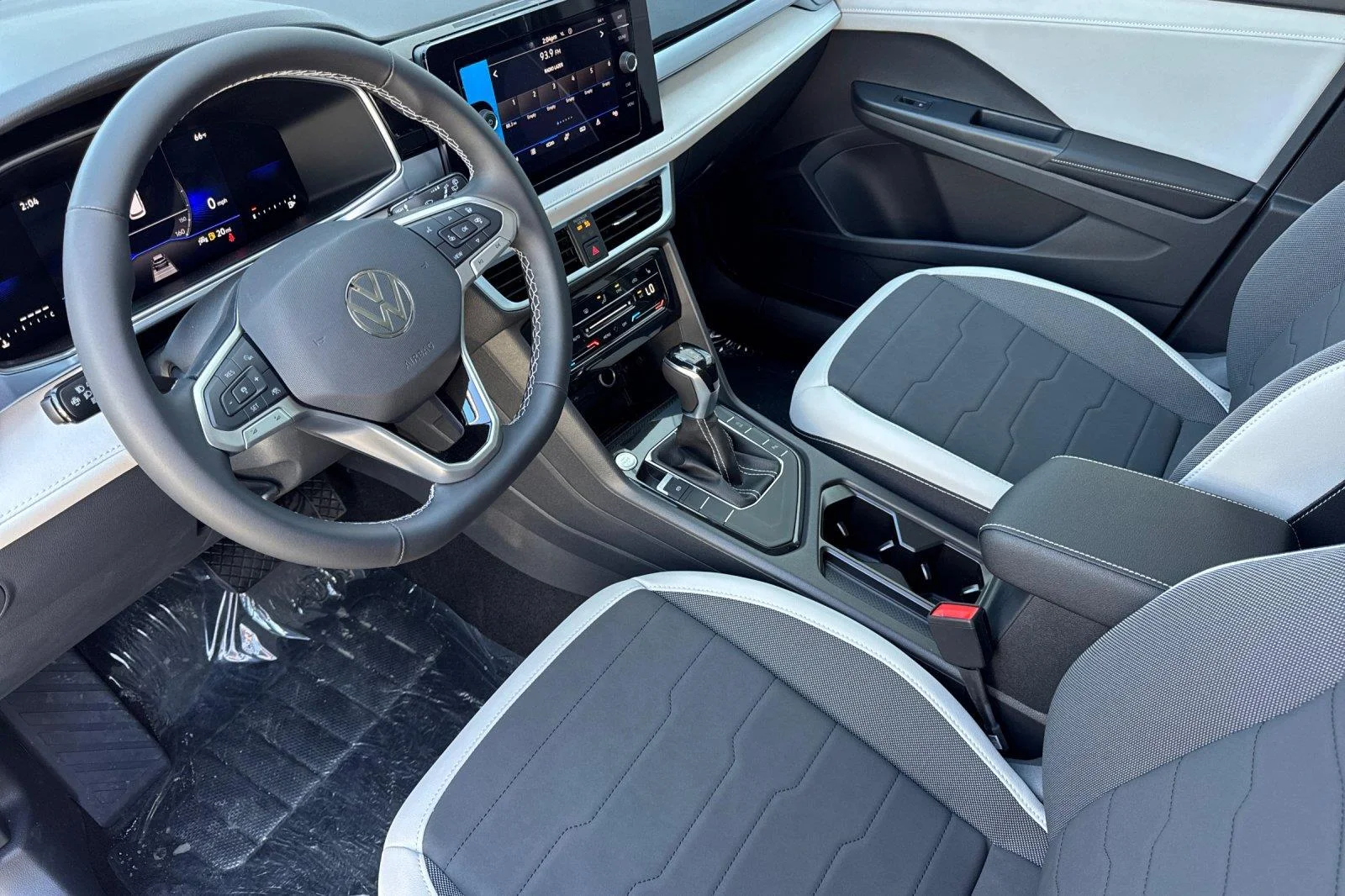 New 2026 Pure White Volkswagen SE image 10