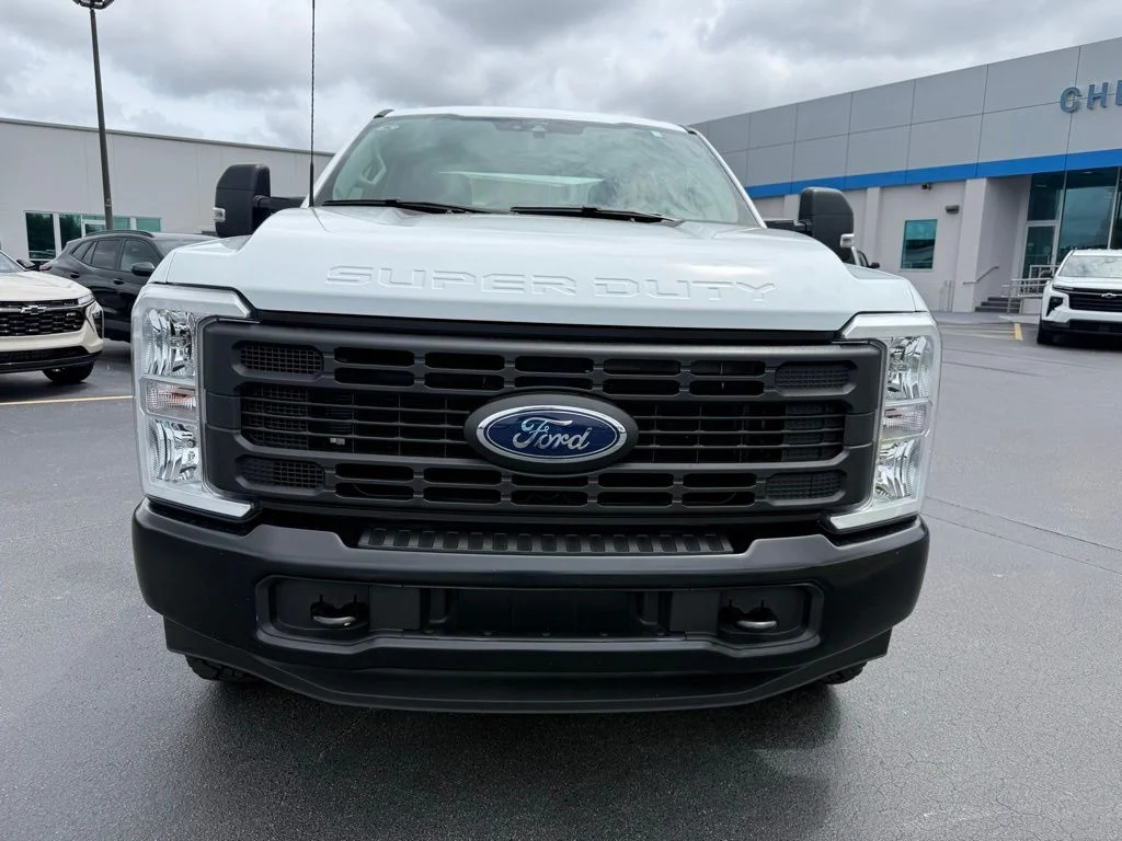Used 2025 White Ford XL image 3
