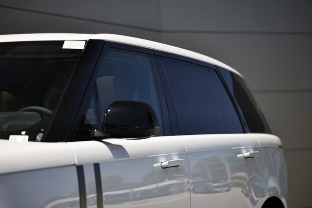 New 2026 Fuji White Land Rover SE 7 Seats image 3
