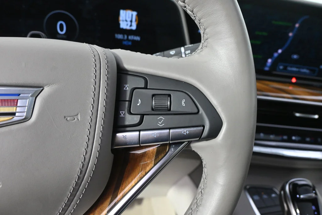 Used 2024 Crystal White Tricoat Cadillac Premium Luxury Platinum image 34