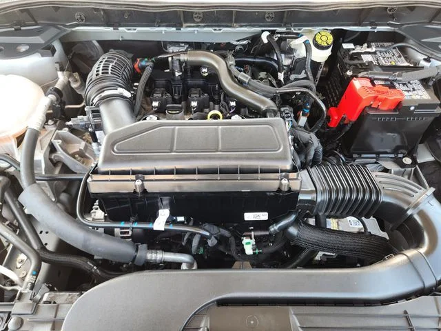 Used 2025 Space Silver Ford Active image 32
