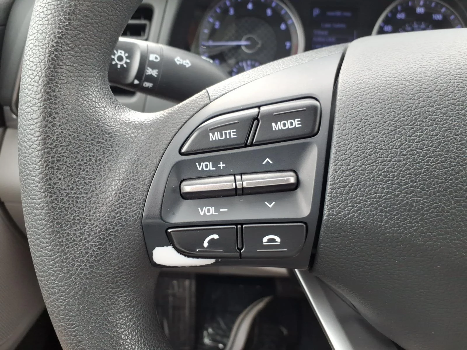 Used 2020 Stellar Silver Hyundai SE image 22