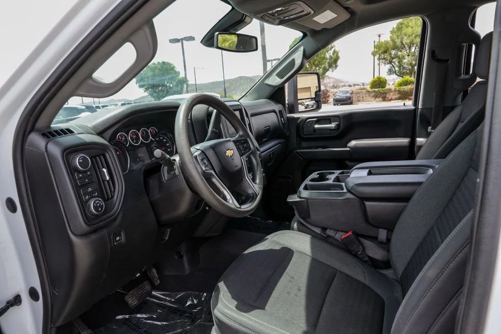 Used 2022 White Chevrolet Custom image 15