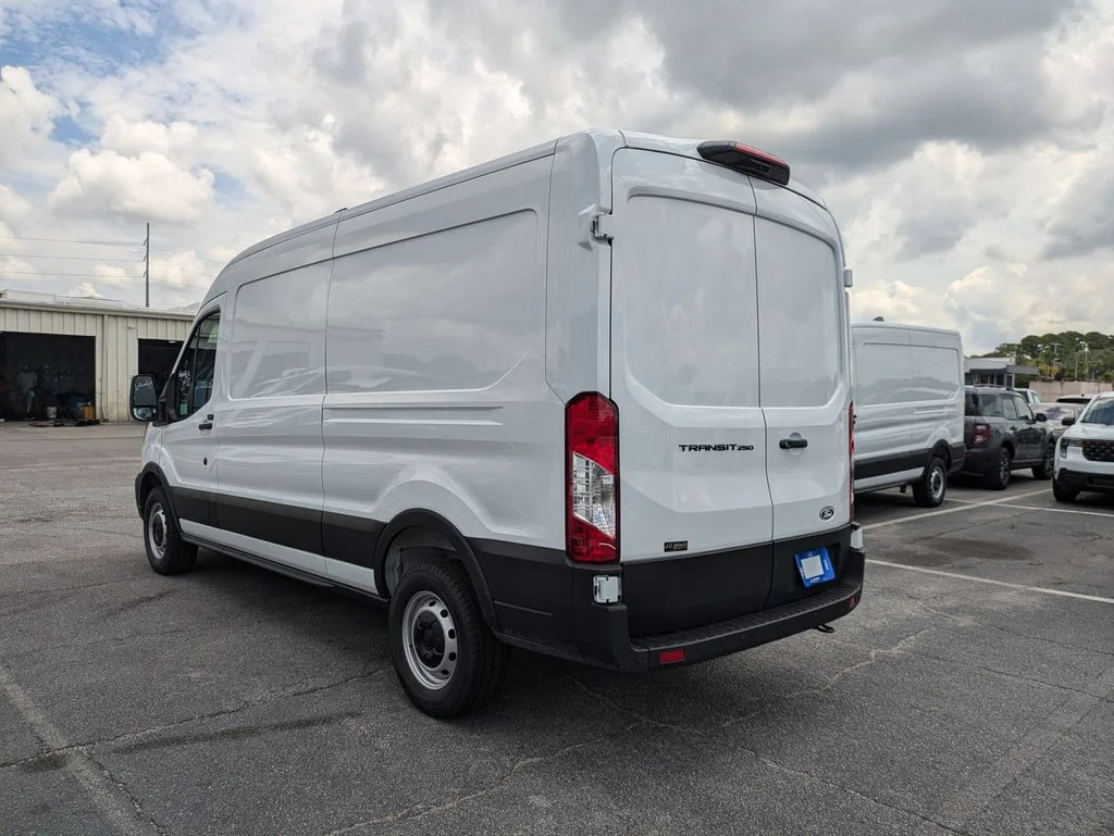 New 2026 Oxford White Ford Base image 6