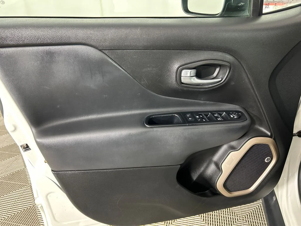 Used 2017 White Jeep Trailhawk image 12