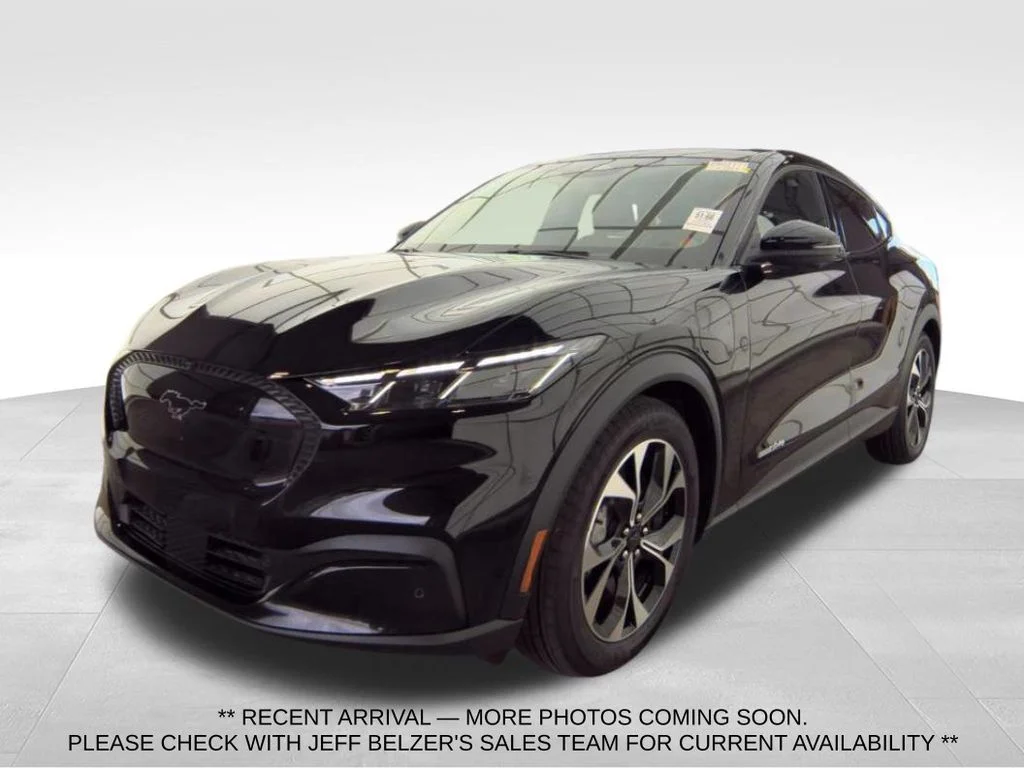 Used 2025 Black Ford Select image 1