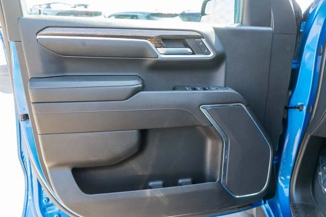 Used 2023 Blue GMC Elevation image 16