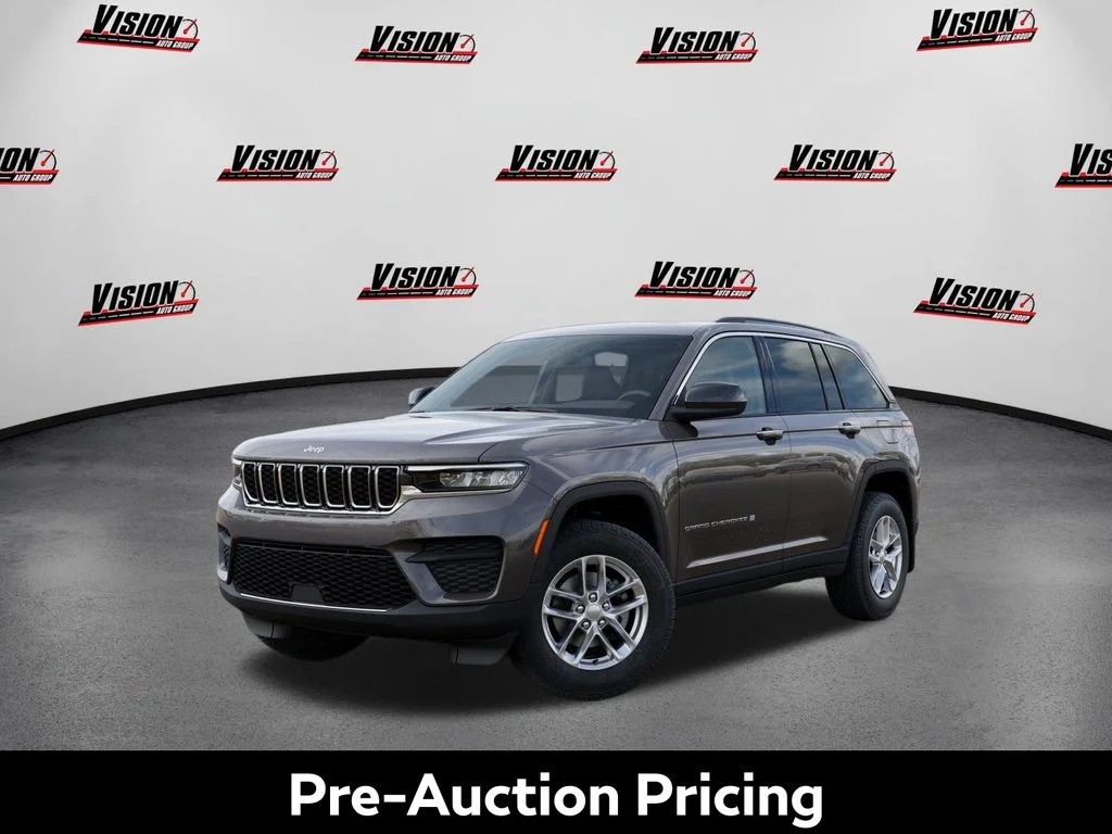 Used 2025 Gray Jeep Laredo X image 1