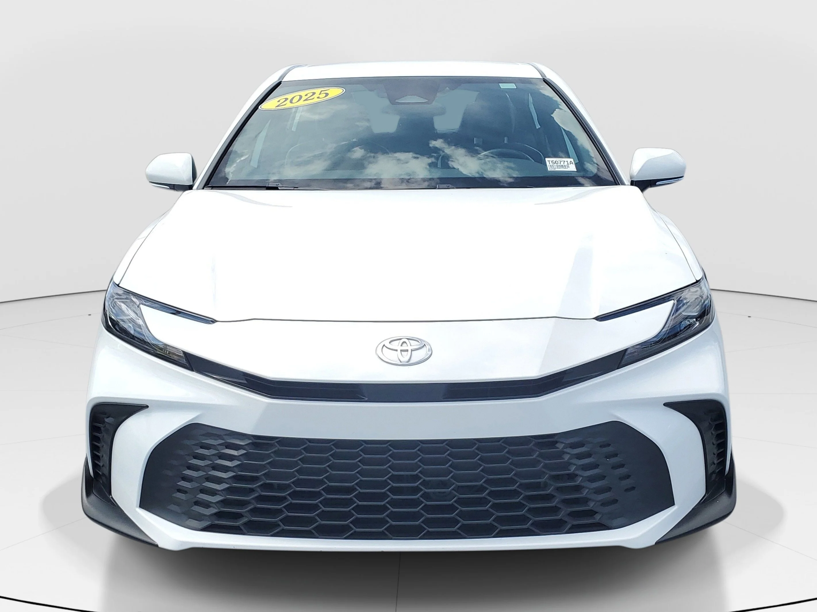 Certified Used 2025 Ice Toyota SE image 2