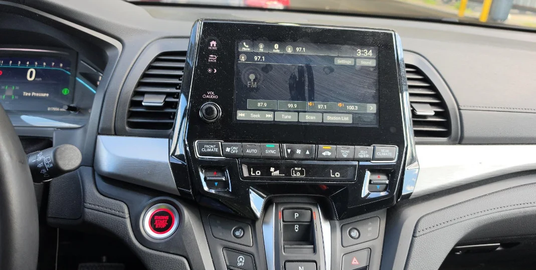 Certified Used 2024 Modern Steel Metallic Honda EX-L image 14